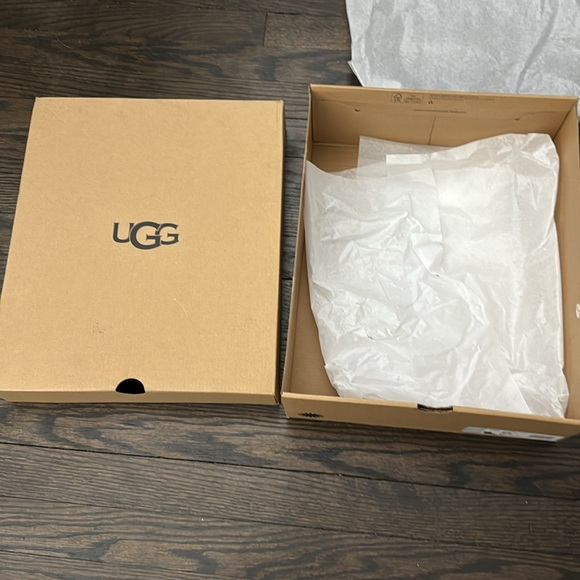 UGG women’s Adirondack Boot III. Size: 6.5. Waterproof. - Picture 7 of 9